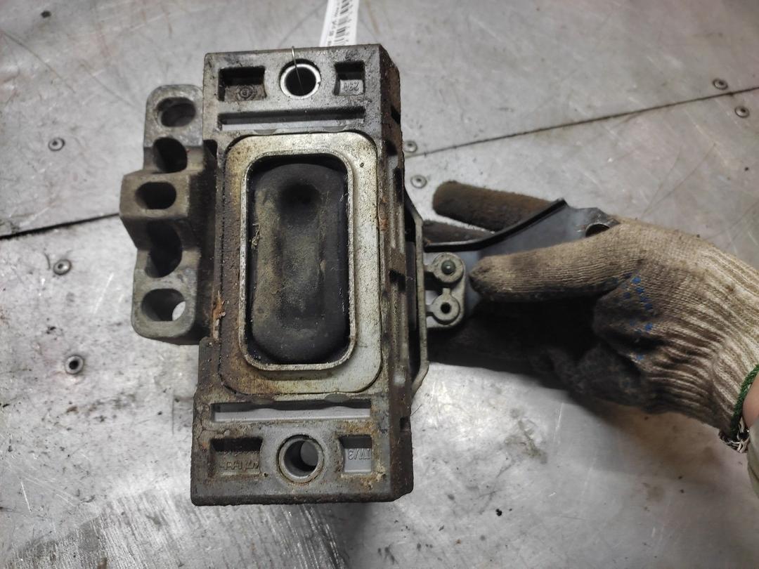 Подушка крепления двигателя 4QGEF7 Audi A3 купить