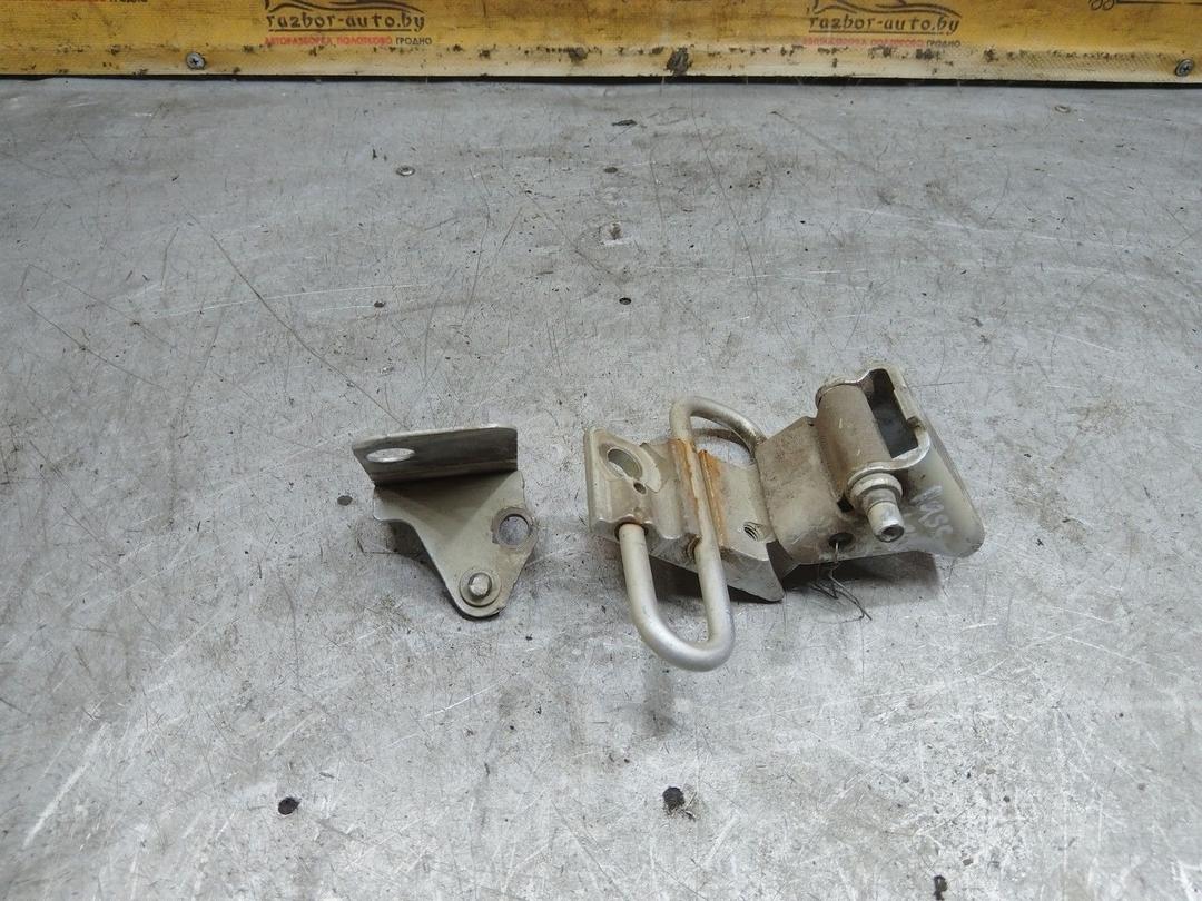 Петля двери передней правой EZQA6K Volkswagen Passat купить в магазине запчастей бу