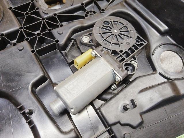 Стеклоподъемник электрический передний левый 4HPPUC Ford Fiesta купить
