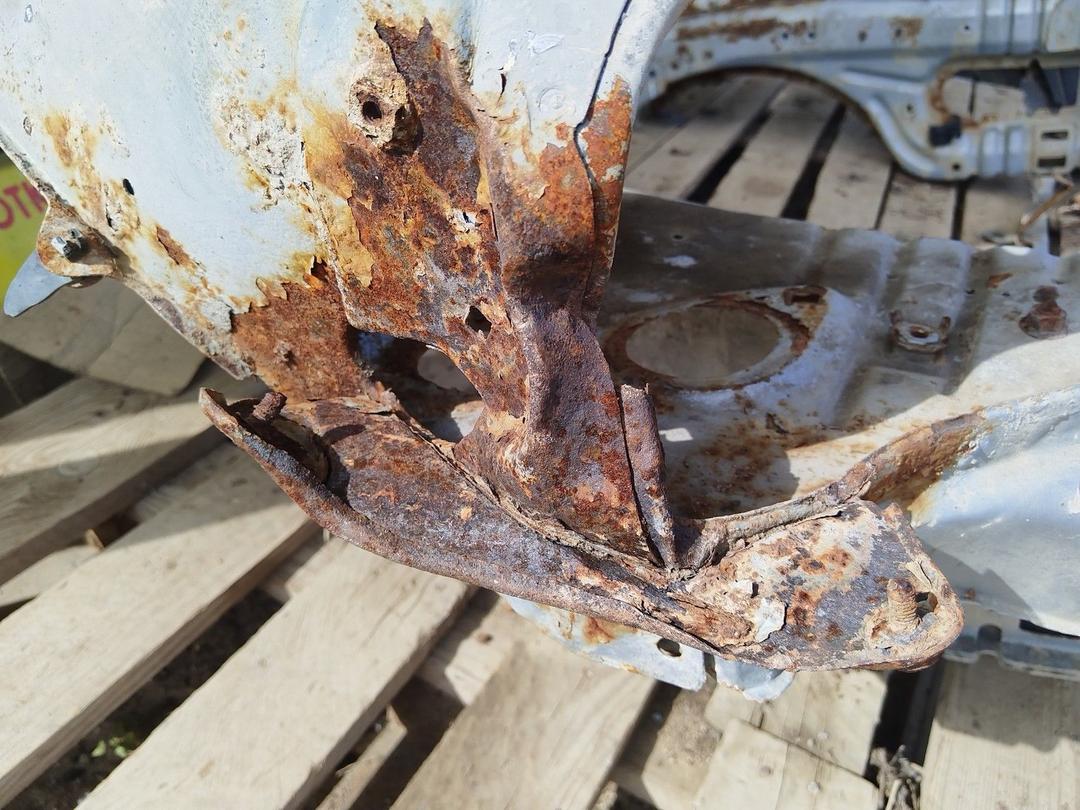 Передняя панель крепления облицовки (телевизор) E40TB2 Peugeot 406 купить с доставкой