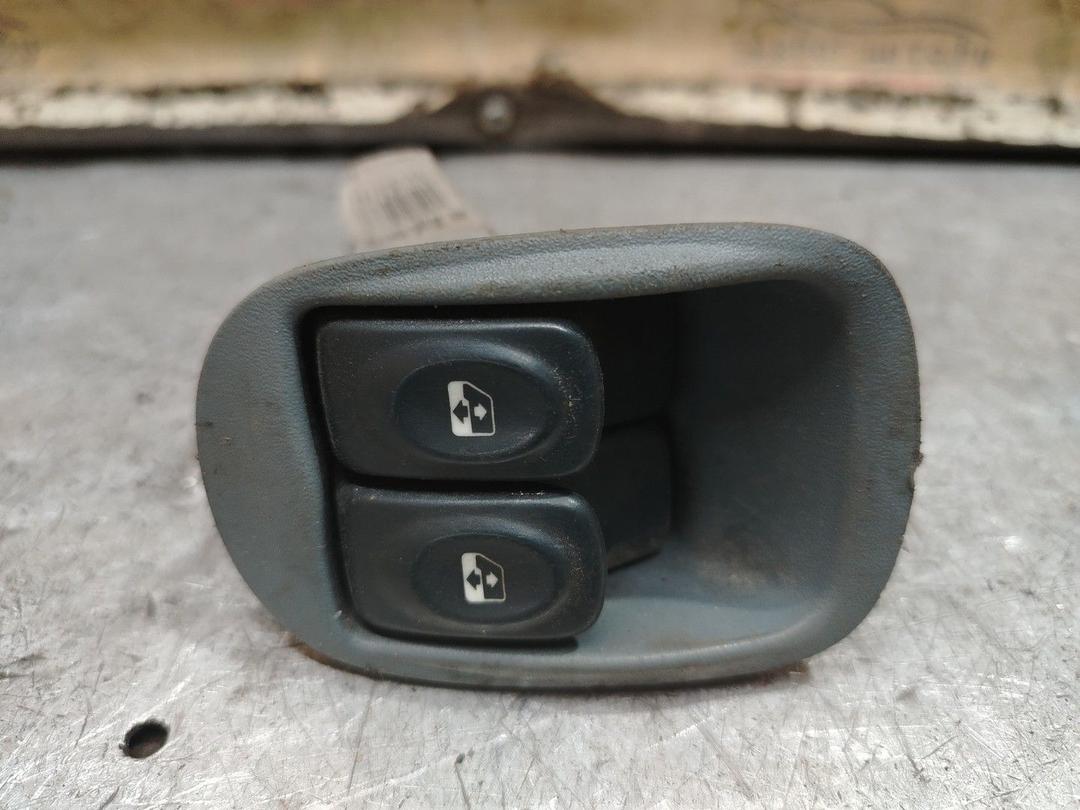 Кнопка стеклоподъемника переднего левого 5S8CO1 Renault Scenic - Фото 1