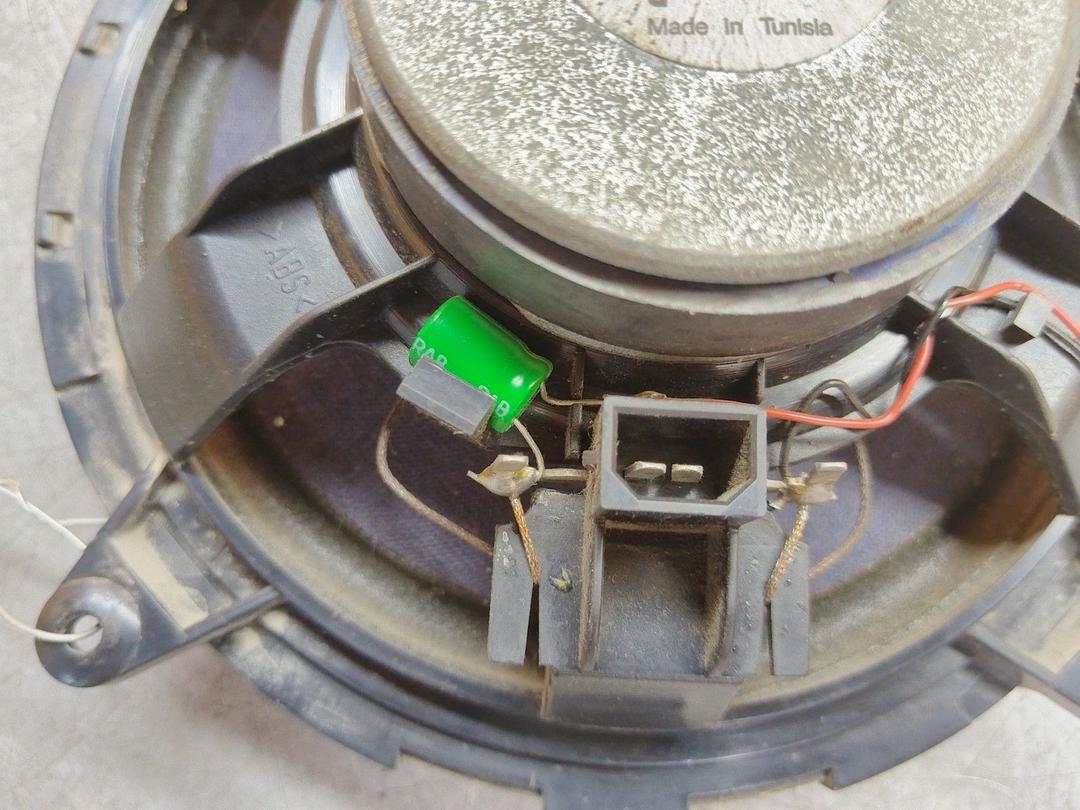 Динамик двери передней правой 6FO782 Volkswagen Passat купить в магазине запчастей бу