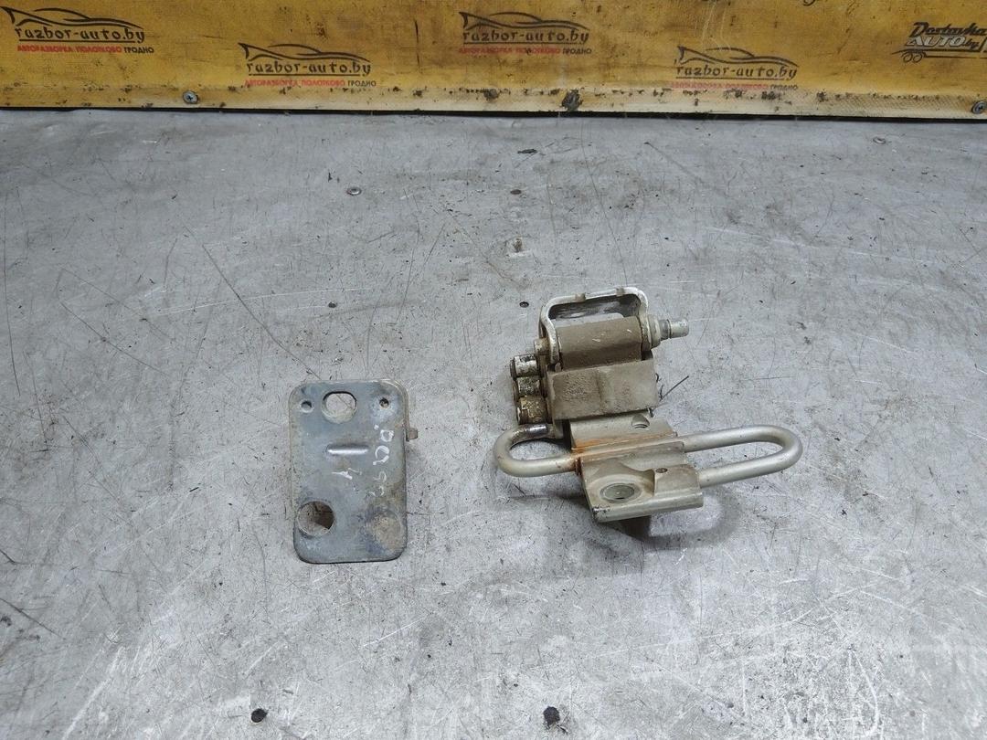 Петля двери передней правой EZQA6K Volkswagen Passat