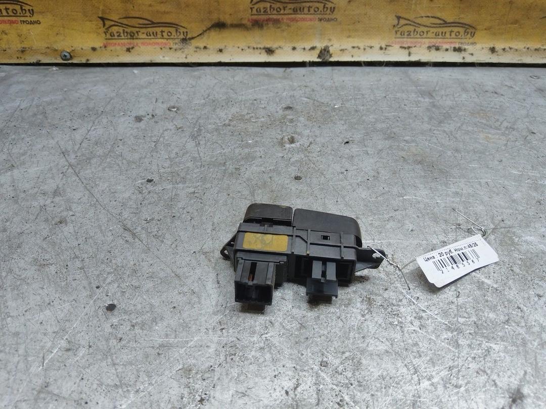 Кнопка подогрева заднего стекла E0CSC5 Mitsubishi Carisma купить на авторазборке