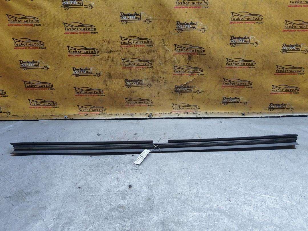 Молдинг стекла двери передней правой внутренний 1VSE23 Volvo XC70 купить с доставкой