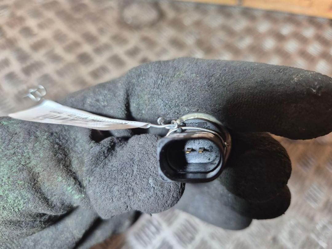 Датчик температуры охлаждающей жидкости YI8FZ6 Volkswagen Passat купить