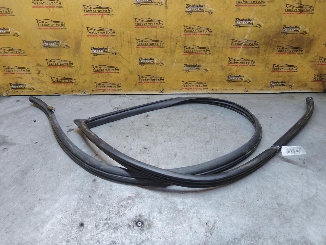 Уплотнитель двери передней правой PNNICV Toyota Avensis - Фото 4