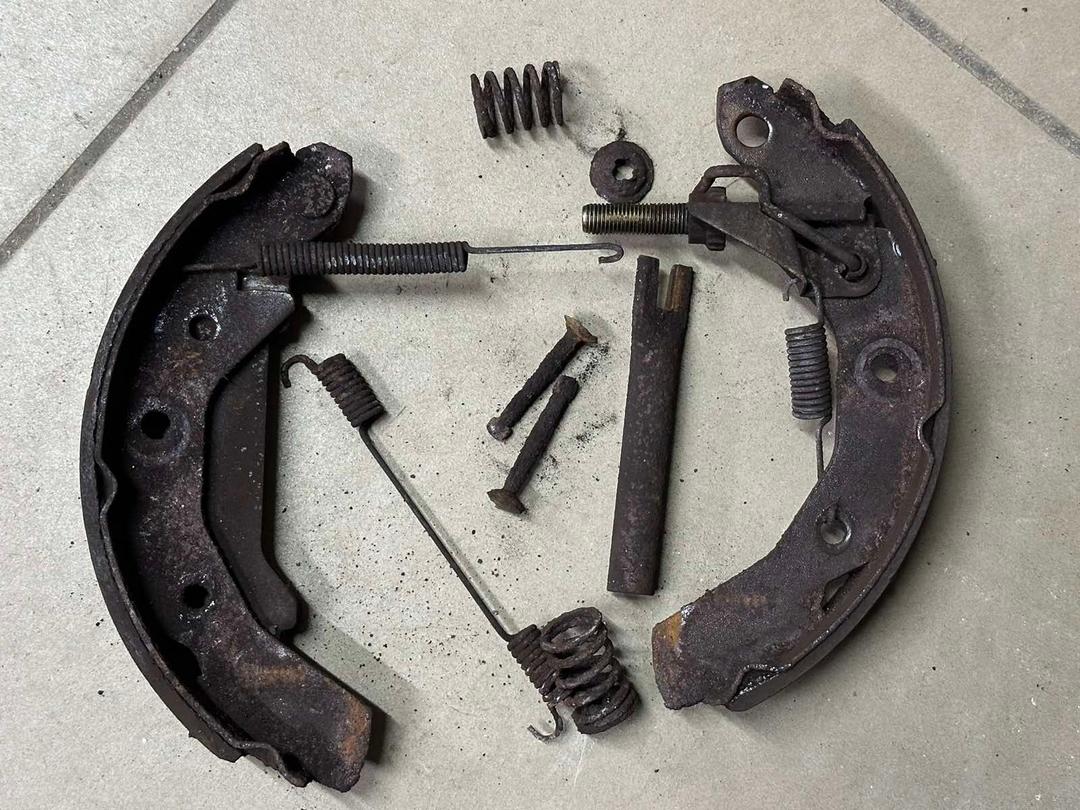 Механизм развода задних тормозных колодок правый PZF8EM Daewoo Matiz