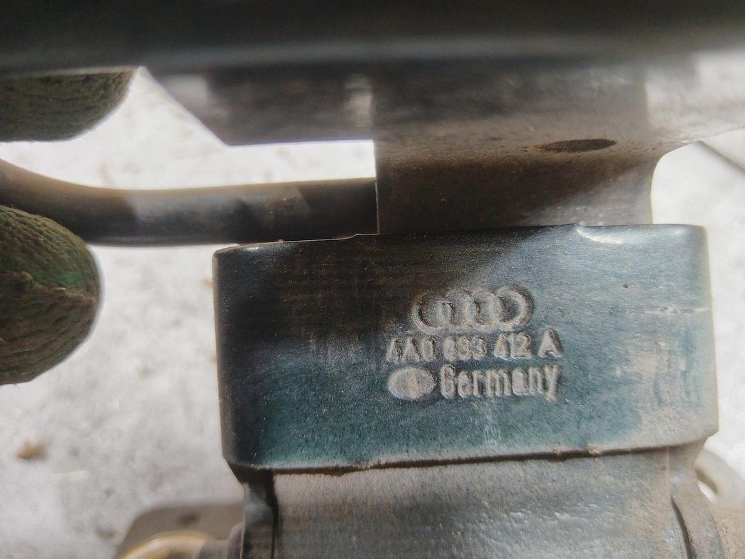 Петля двери задней правой 5SQ5X0 Audi 100 - Фото 2