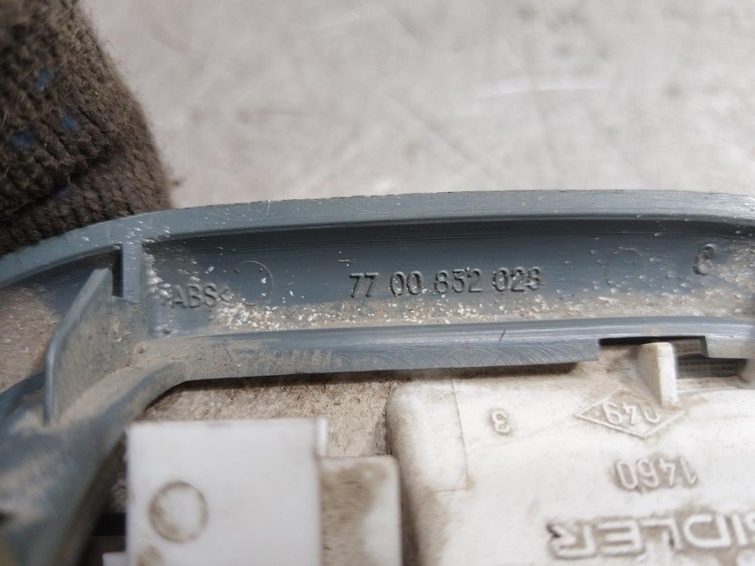 Фонарь салона (плафон) R0EQ7N Renault Megane купить с доставкой