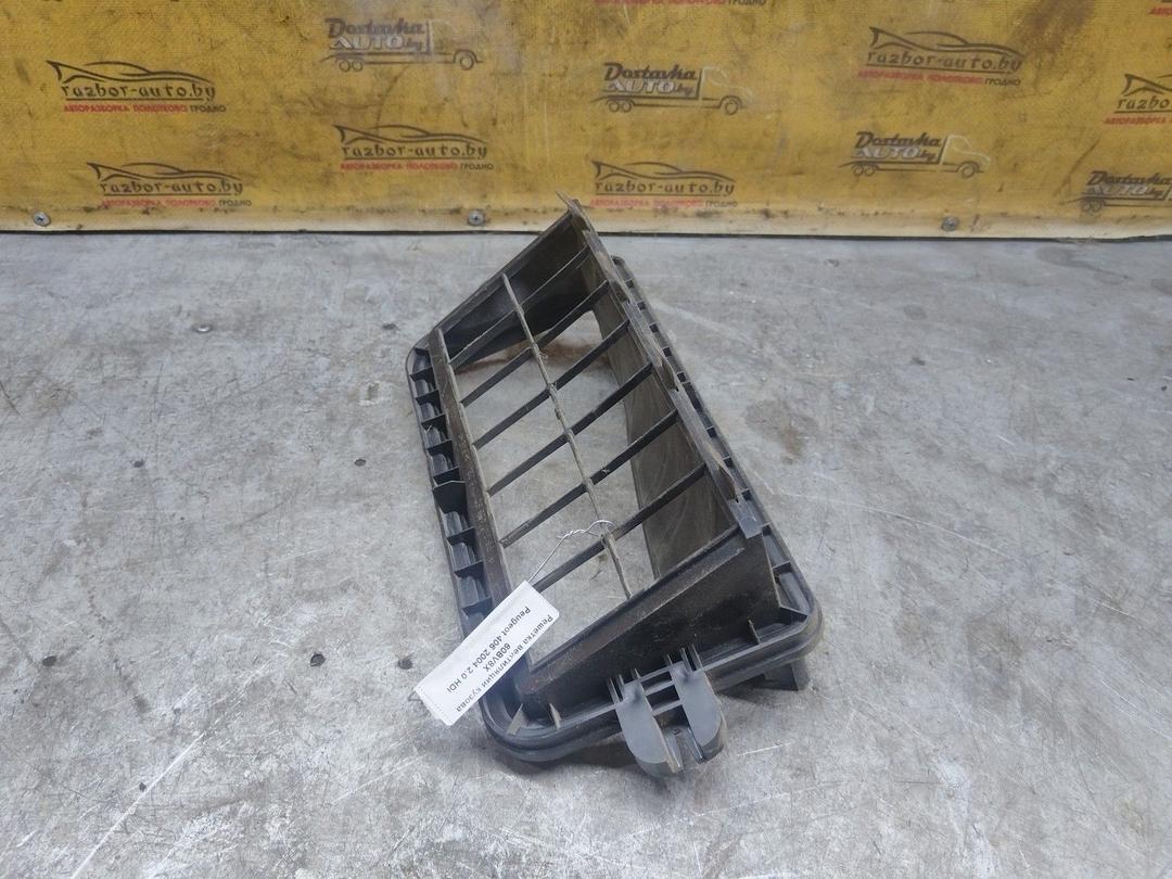 Решетка вентиляции кузова 60BV8X Peugeot 406 купить с доставкой