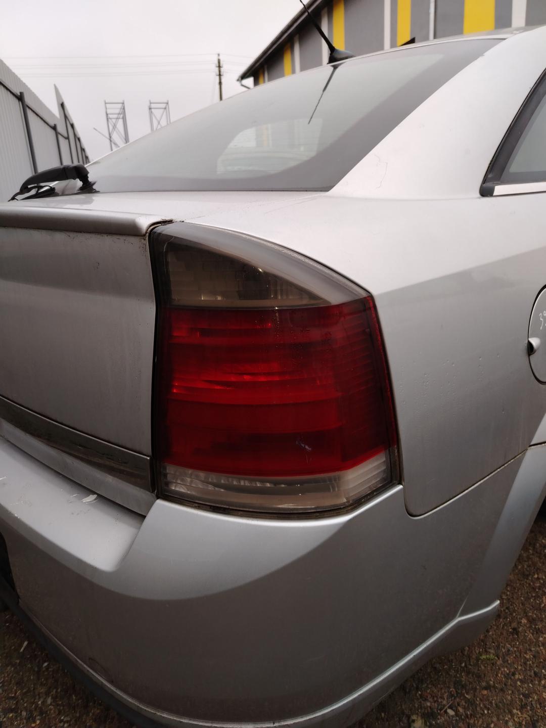 Фонарь задний правый ZNNF4I Opel Vectra