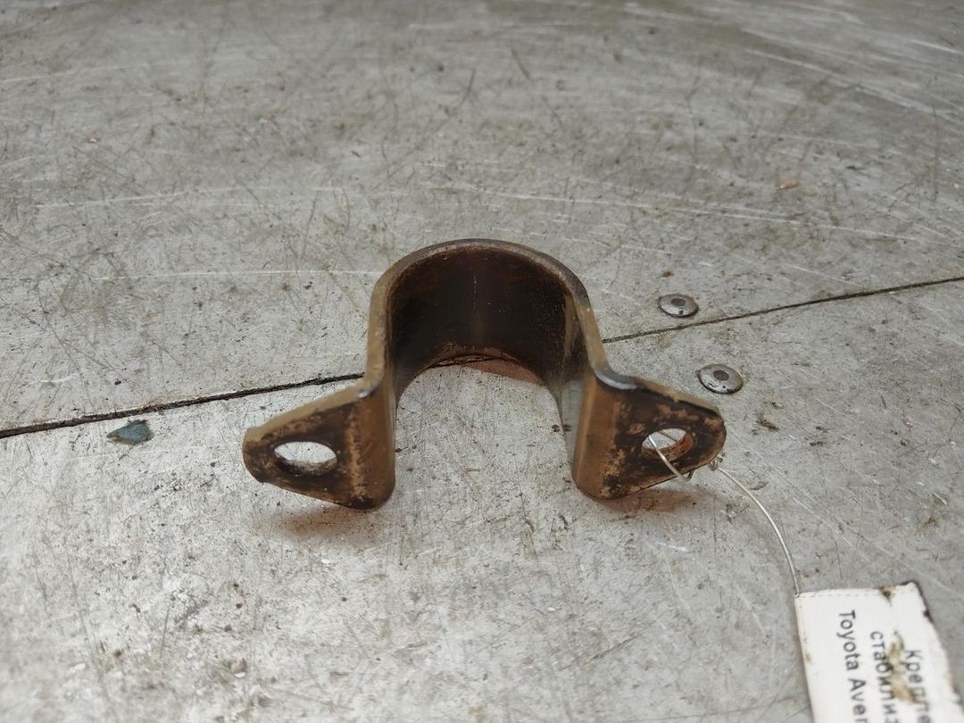 Крепление втулки стабилизатора ML9J69 Toyota Avensis купить