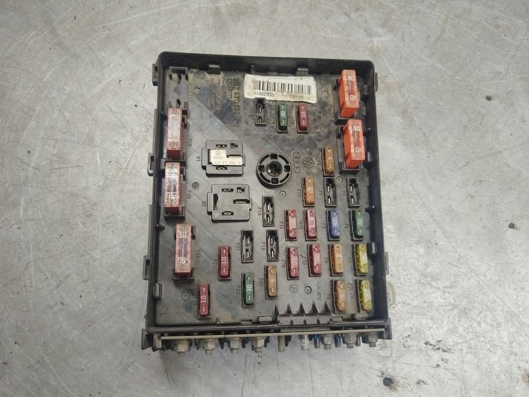 Блок предохранителей E86NPT Volkswagen Passat купить