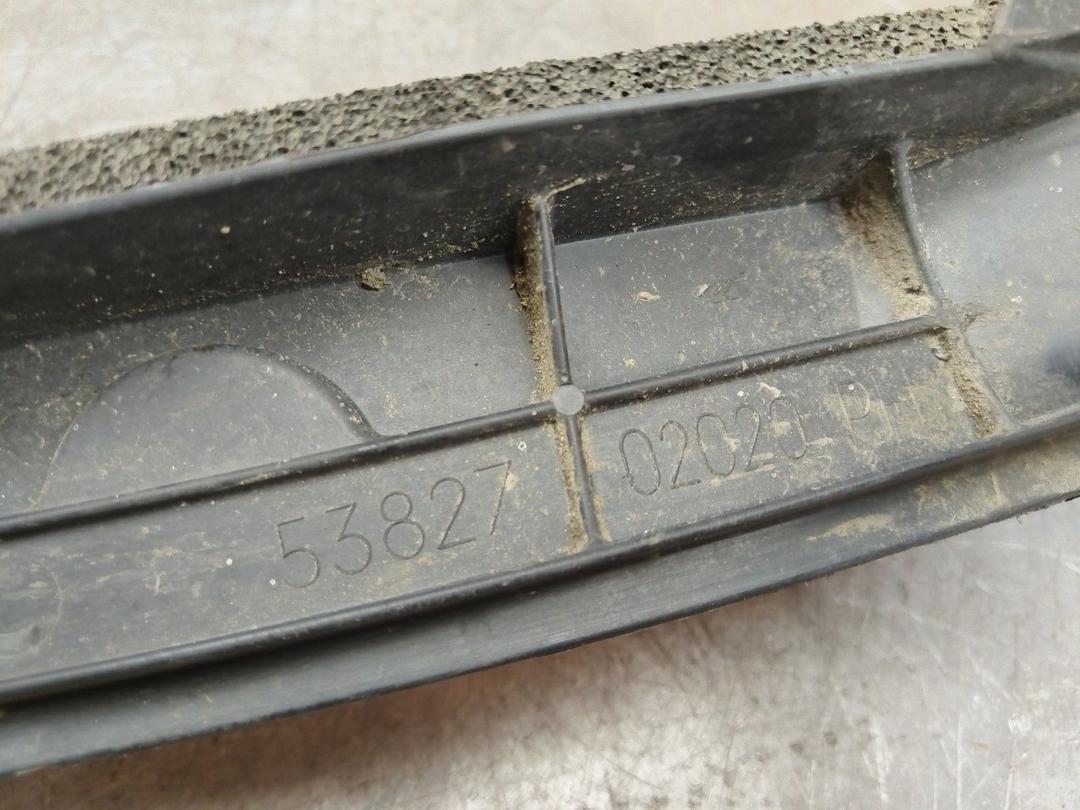 Пыльник крыла переднего правого 74V5FU Toyota Corolla купить с доставкой