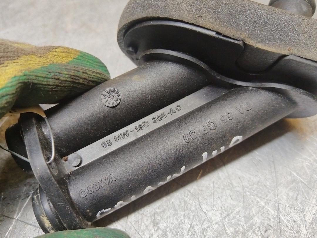 Патрубок отопителя (печки) 64VT90 Ford Galaxy купить в магазине запчастей бу