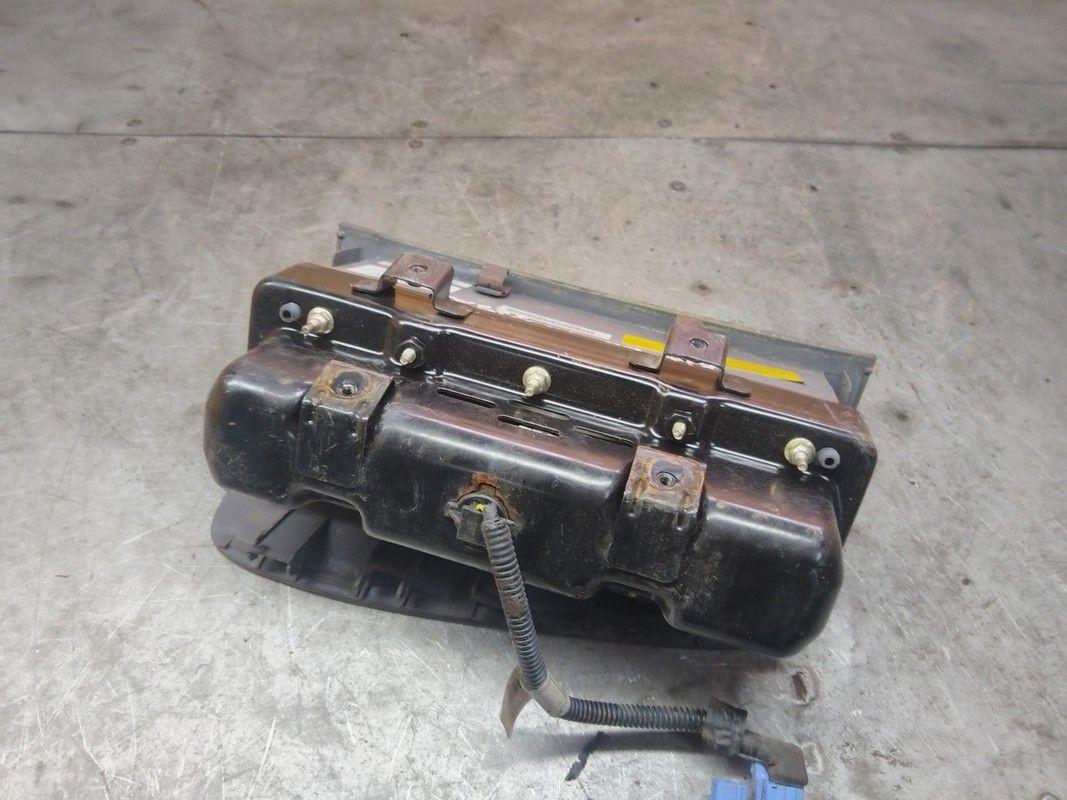 Подушка безопасности пассажира J2IG7E Kia Carnival купить на авторазборке