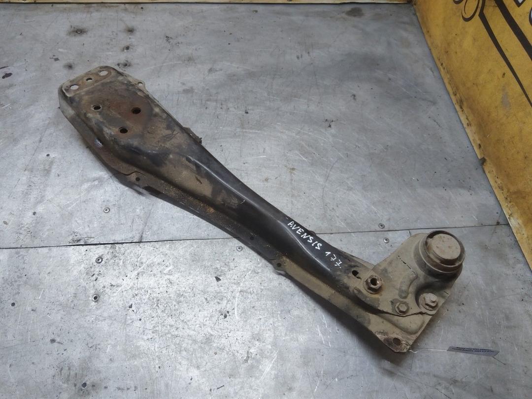 Балка под КПП O99D0A Toyota Avensis