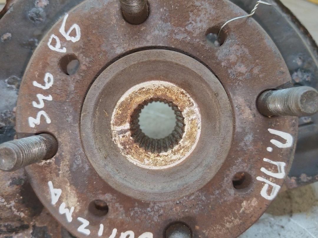 Кулак поворотный правый RLL2BM Mitsubishi Carisma купить