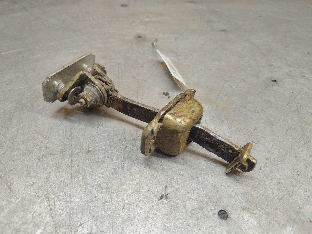 Ограничитель открывания двери задней MT74F3 Ford Galaxy