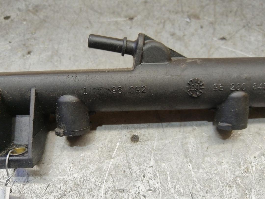 Топливная рампа W7H8D0 Citroen Xsara Picasso купить с доставкой