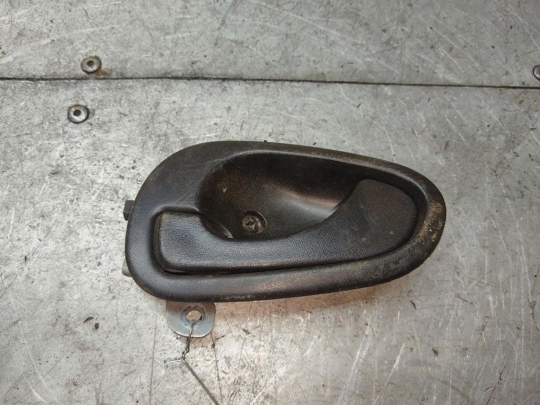 Ручка внутренняя задняя левая V1Z59C Mitsubishi Carisma - Фото 1