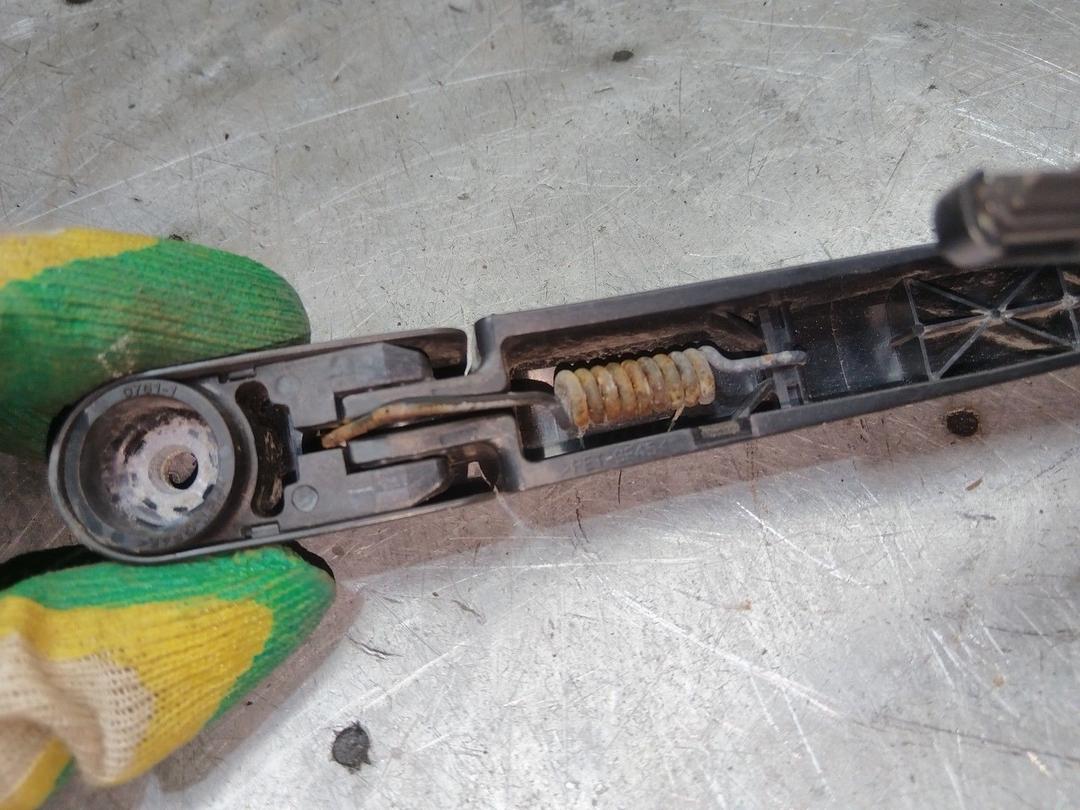 Щеткодержатель задний TNV2DM Kia Sorento купить с доставкой