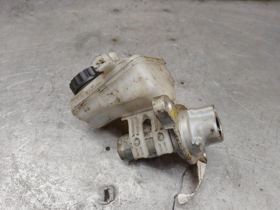 Цилиндр тормозной главный O8AB8R Toyota Aygo