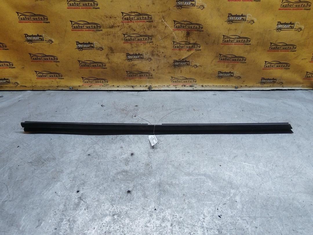 Молдинг стекла двери передней правой внутренний 1VSE23 Volvo XC70