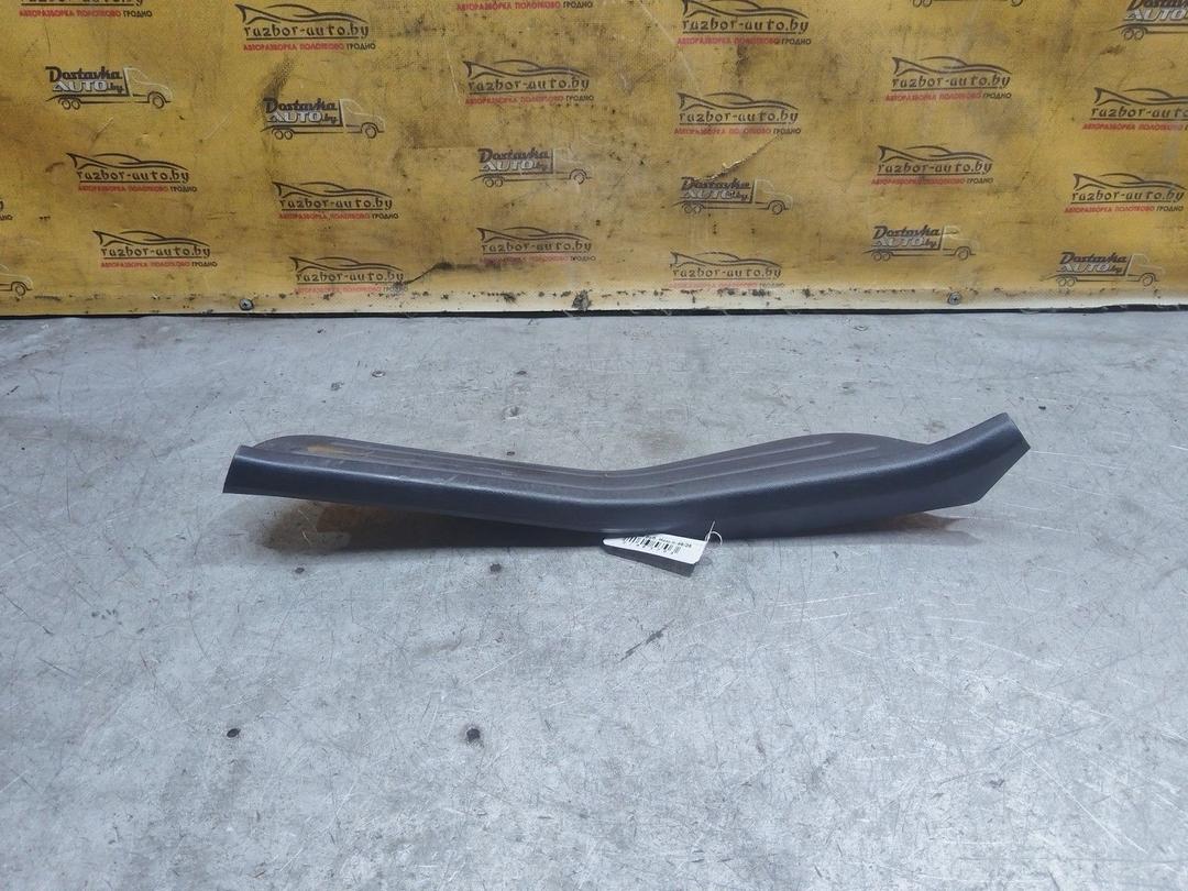 Накладка на порог внутренняя задняя правая MXXCG7 Mitsubishi Carisma купить с доставкой