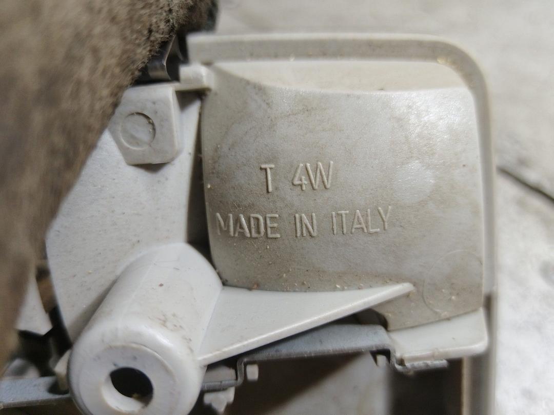 Фонарь салона (плафон) L8YLP7 Audi A4 купить в магазине запчастей бу