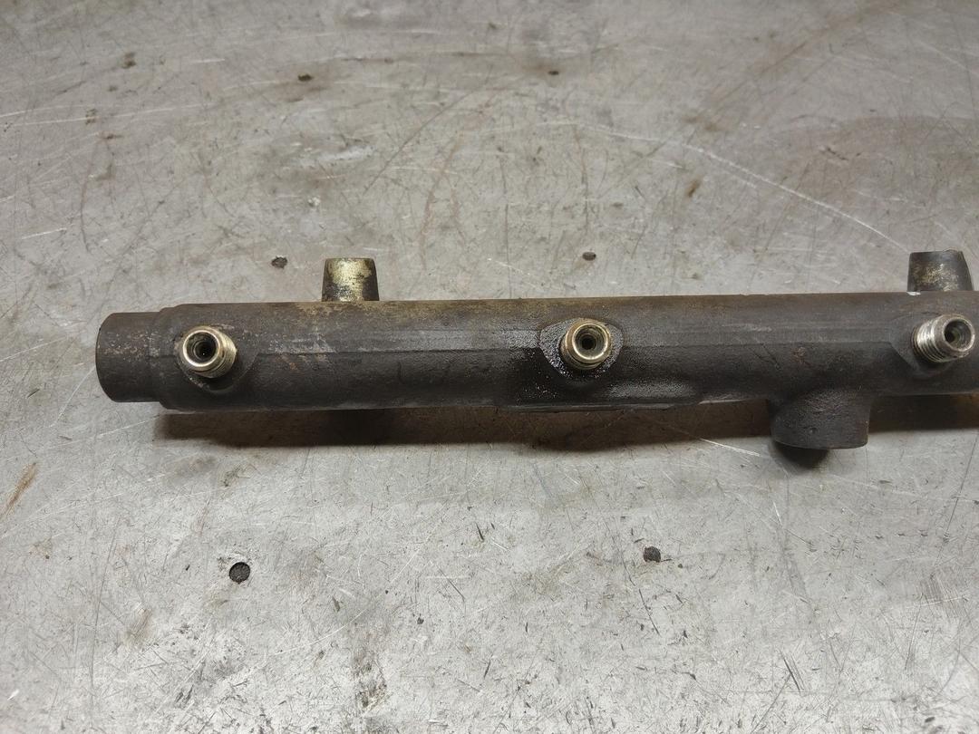 Топливная рампа J58971 Hyundai Trajet - Фото 2