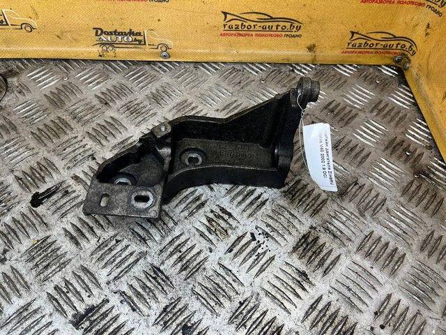 Кронштейн двигателя ZIH9RU Volvo V40