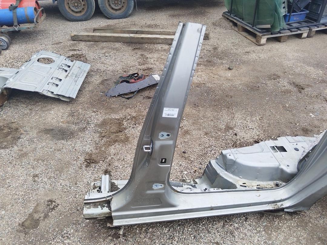 Стойка кузовная центральная левая CYL9XW Skoda Roomster