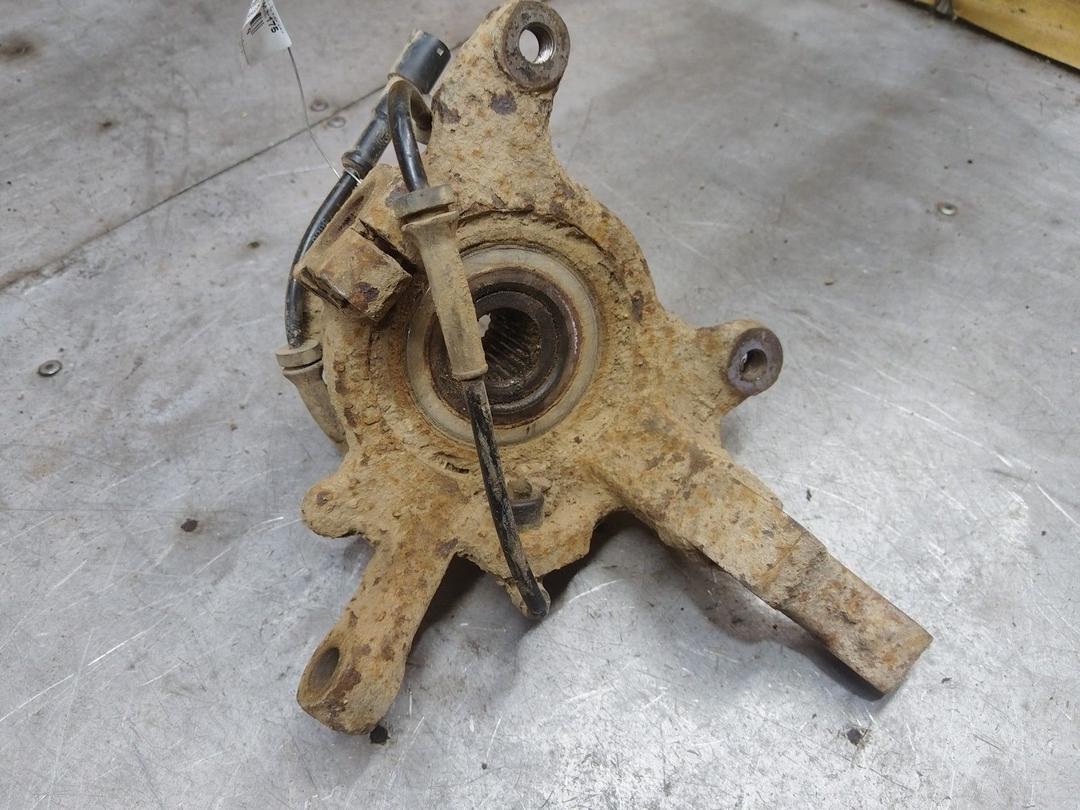 Кулак поворотный правый 8M2E0J Renault Scenic RX4 купить в магазине запчастей бу