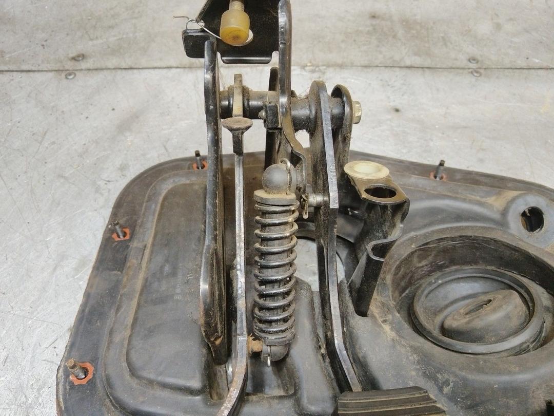 Узел педальный (блок педалей) D40DV5 Peugeot 806 купить на авторазборке