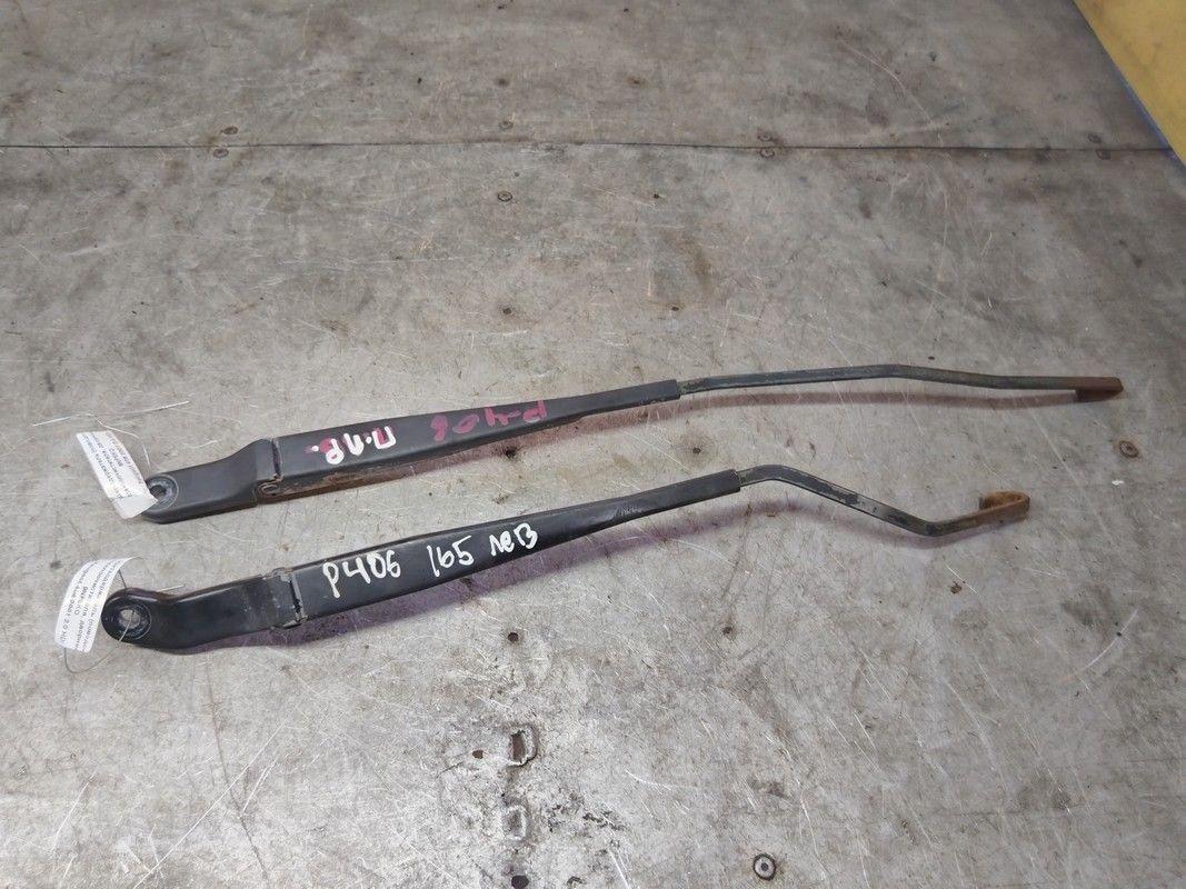 Щеткодержатель (поводок стеклоочистителя, дворник) 9NF5KO Peugeot 406 - Фото 1