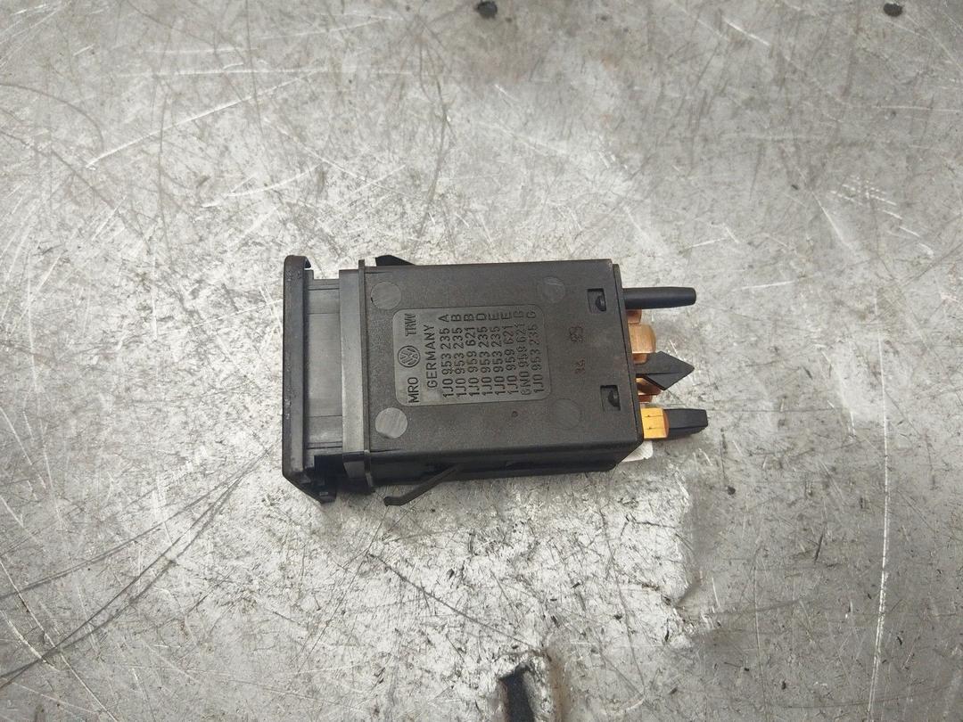 Кнопка подогрева заднего стекла O2QEND Volkswagen Golf купить