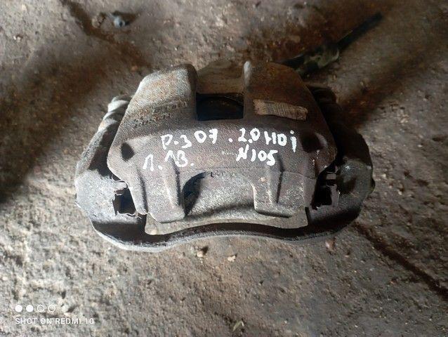 Суппорт передний левый L2B27U Peugeot 307