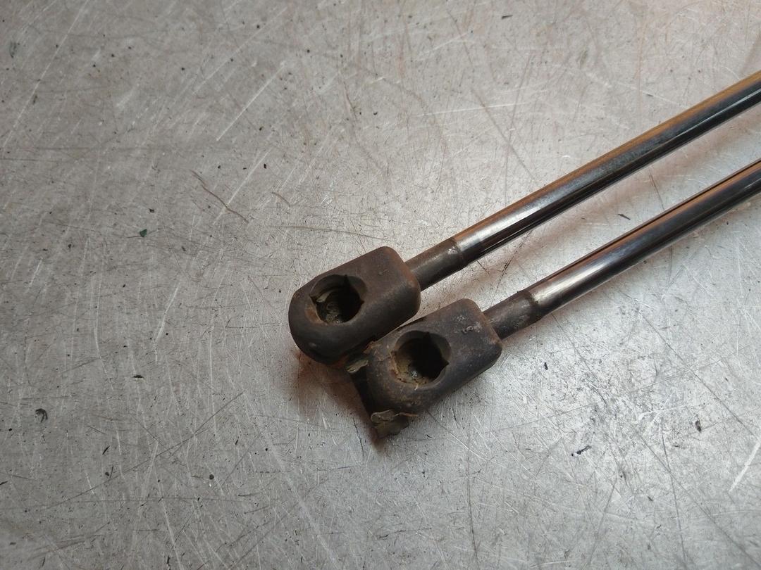 Амортизатор крышки багажника (3-5 двери) 4B6Y48 Renault Scenic - Фото 2