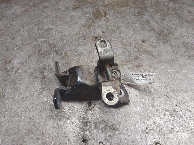 Петля двери передней правой 841CQC Toyota Yaris - Фото 1