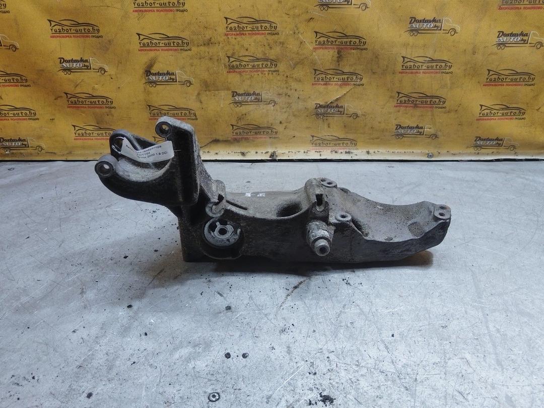 Кронштейн генератора ZWTY04 Renault Laguna купить на авторазборке