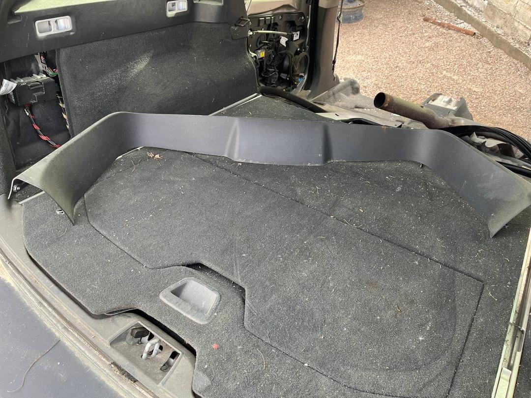 Обшивка крышки багажника LI9RCW Volvo XC70