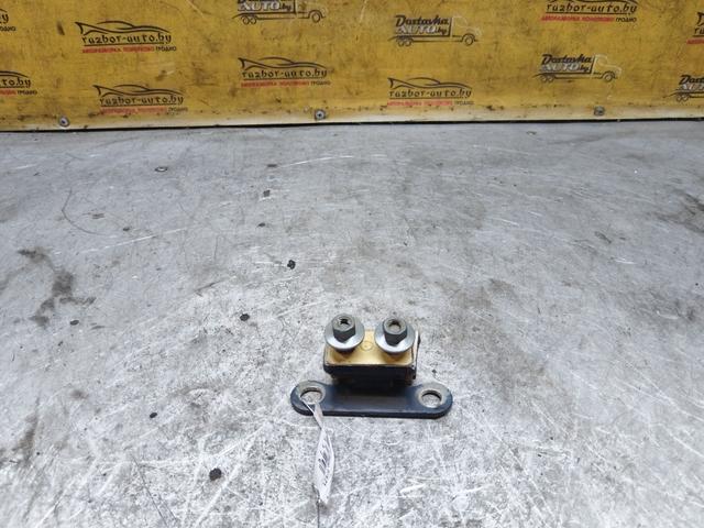 Петля крышки багажника B0R0VJ Toyota Corolla купить в магазине запчастей бу