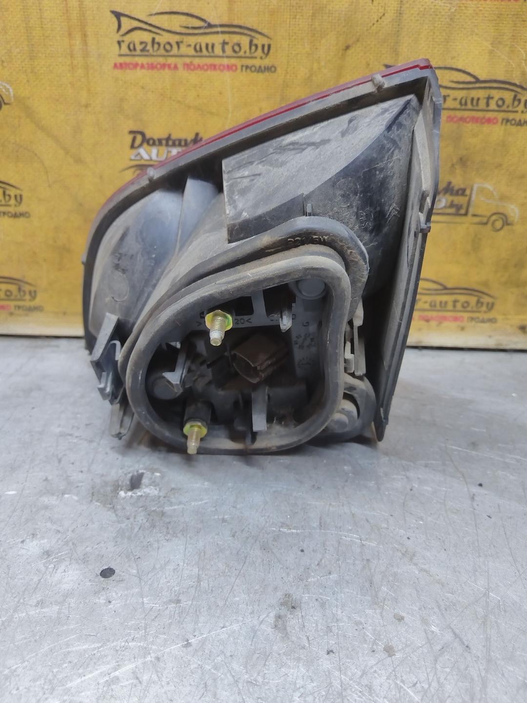 Фонарь крышки багажника левый D2UM1M Peugeot 406 купить на авторазборке