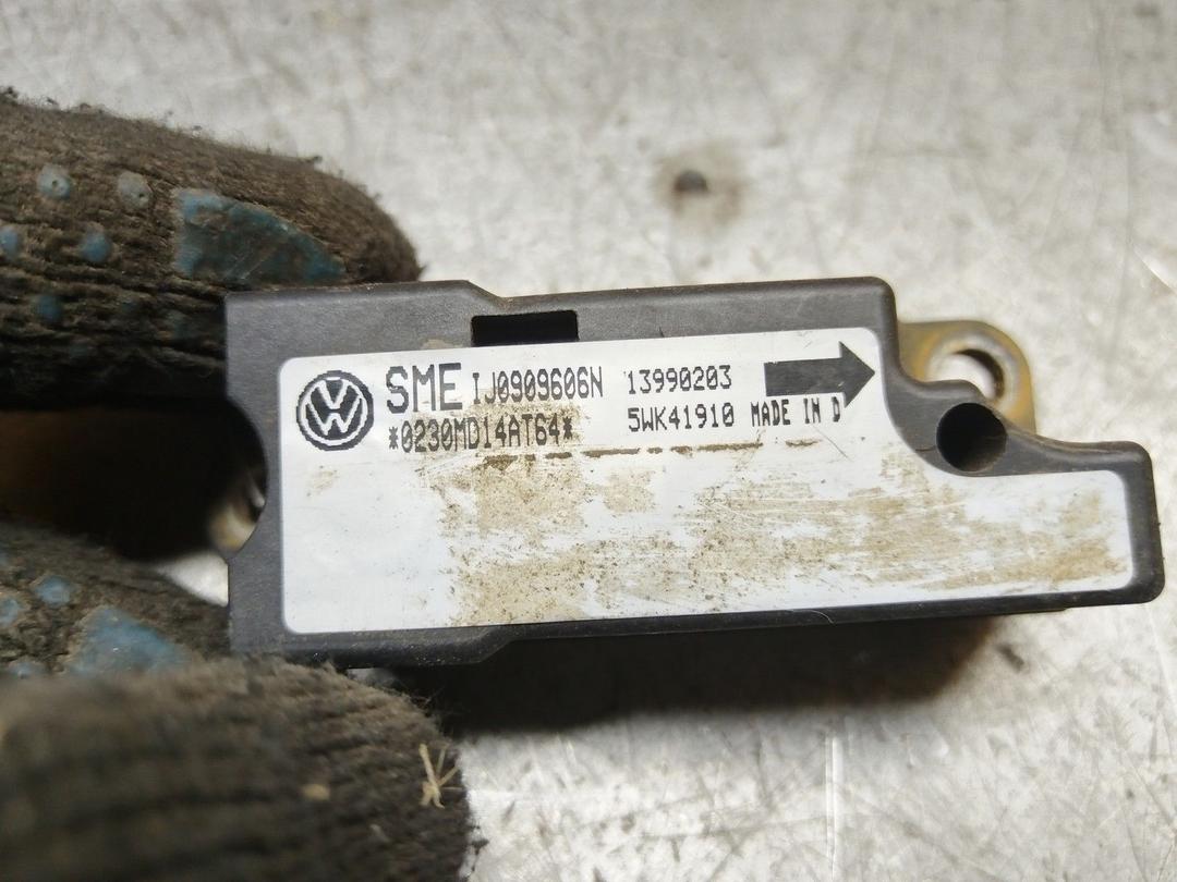 Датчик удара 00IGVD Volkswagen Passat - Фото 4