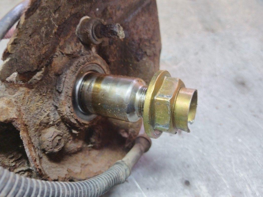 Кулак задний левый X4JX5X Kia Shuma купить