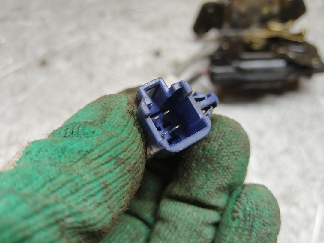 Замок багажника Q75TOV Toyota Avensis - Фото 5