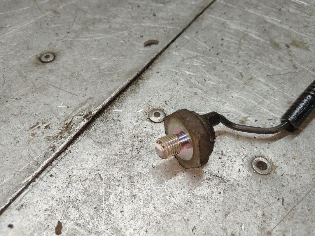 Датчик давления масла 8ONVT2 Mitsubishi Carisma купить