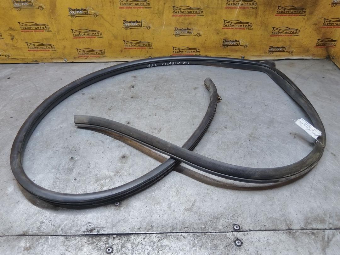 Уплотнитель двери передней левой RR7VGE Toyota Avensis купить в магазине запчастей бу